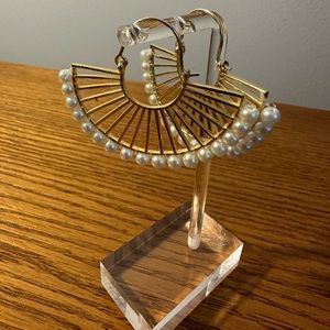 Gold and pearl fan earrings